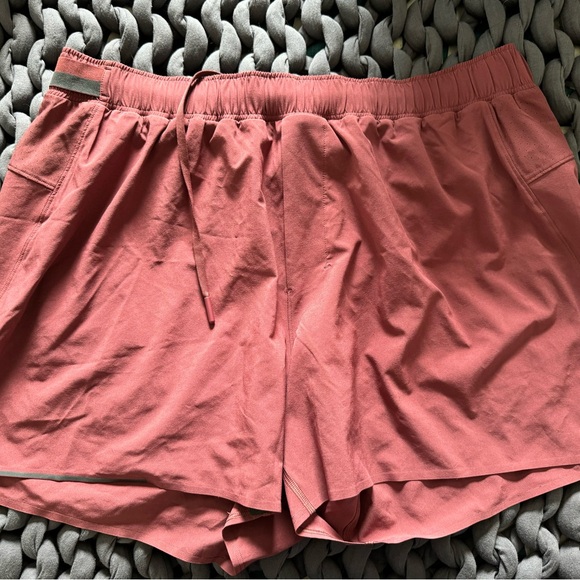 lululemon 5” Surge short - Picture 2 of 2